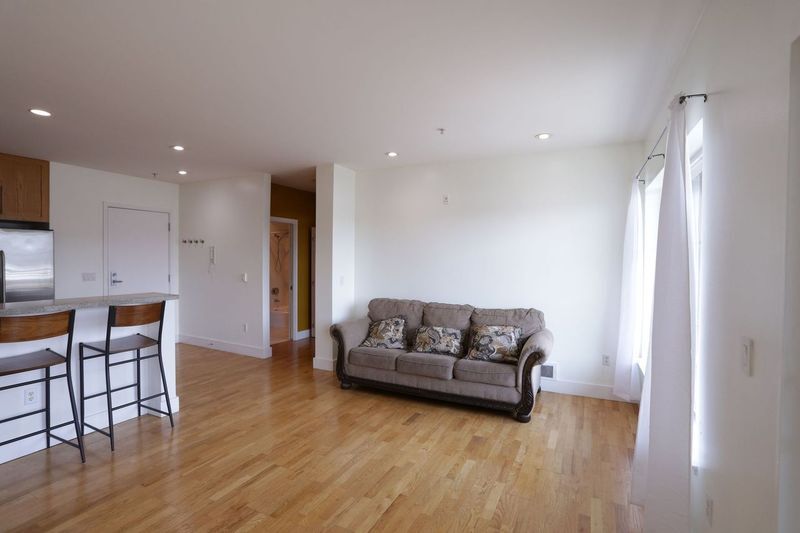 Building Photo - 371 30th St