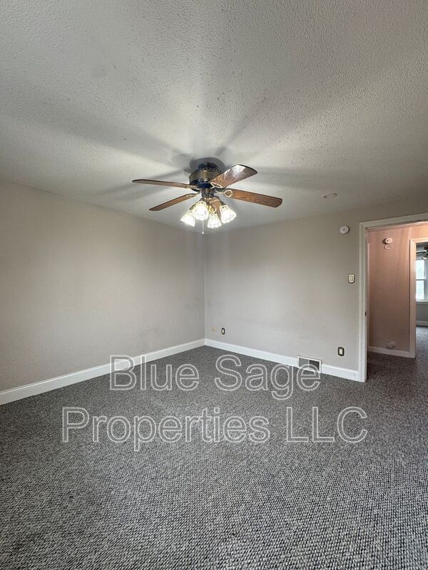 Building Photo - 228 W Wyncliffe Ave