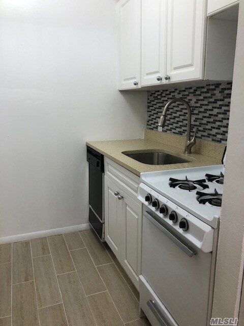 Building Photo - 87-30 62nd Ave