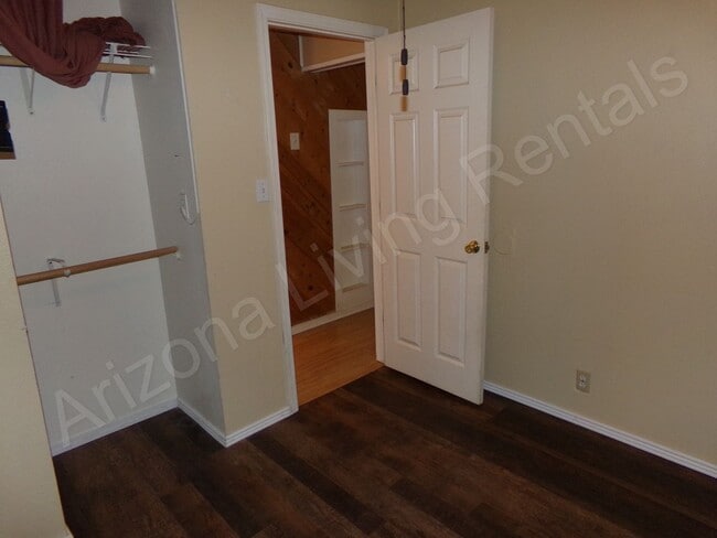 Building Photo - ADORABLE 2 BEDROOM 1 BATHROOM HOME