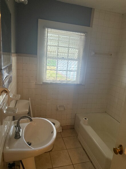 Building Photo - 1714 Piedmont Way