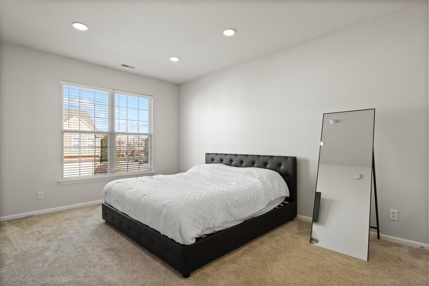 Master BR - 40433 Glen Eagle Ln