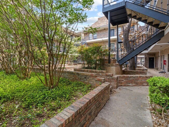 Building Photo - 2801 Rio Grande St