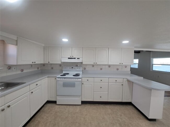 Building Photo - 1040 65th St S