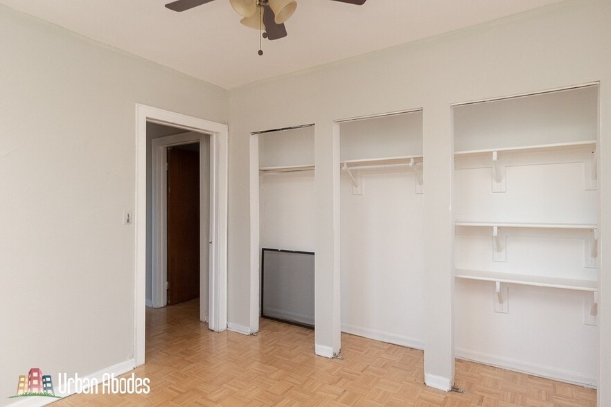 Building Photo - 727 W Belmont Ave