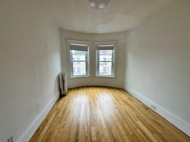 Building Photo - 41 Strathmore Rd