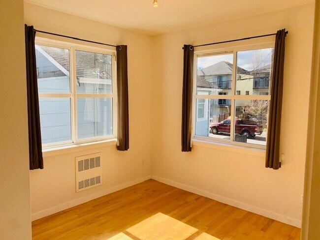 Building Photo - FAIRYTALE OF 2446 LLC ALKI