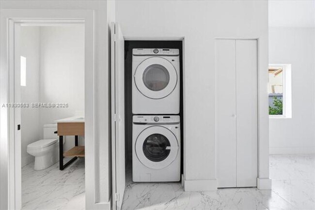 Building Photo - 1126 NW 28th St