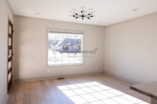 Building Photo - 414 Birnie St