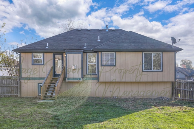 Building Photo - 706 NW Baytree Dr