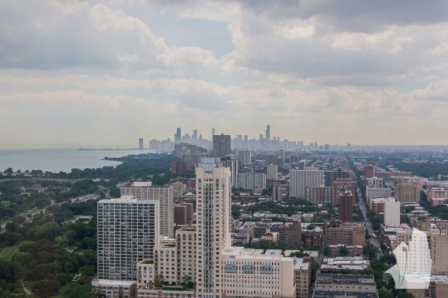 Building Photo - 5415 N Sheridan Rd