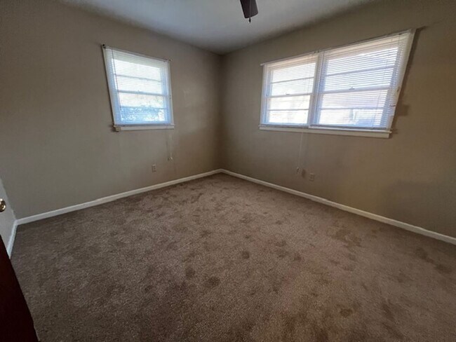 Building Photo - 2301 River Oaks Cir