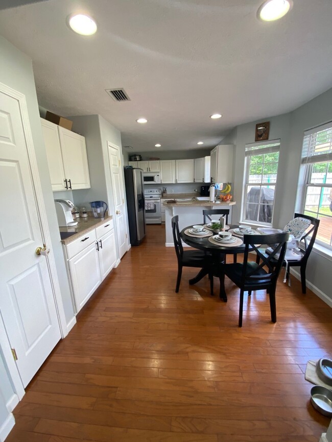 Building Photo - 5413 Nicole Blvd