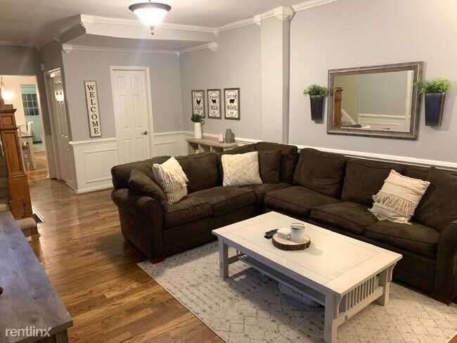 Building Photo - 3 br, 1.5 bath Townhome - 1803 Lovering Ave