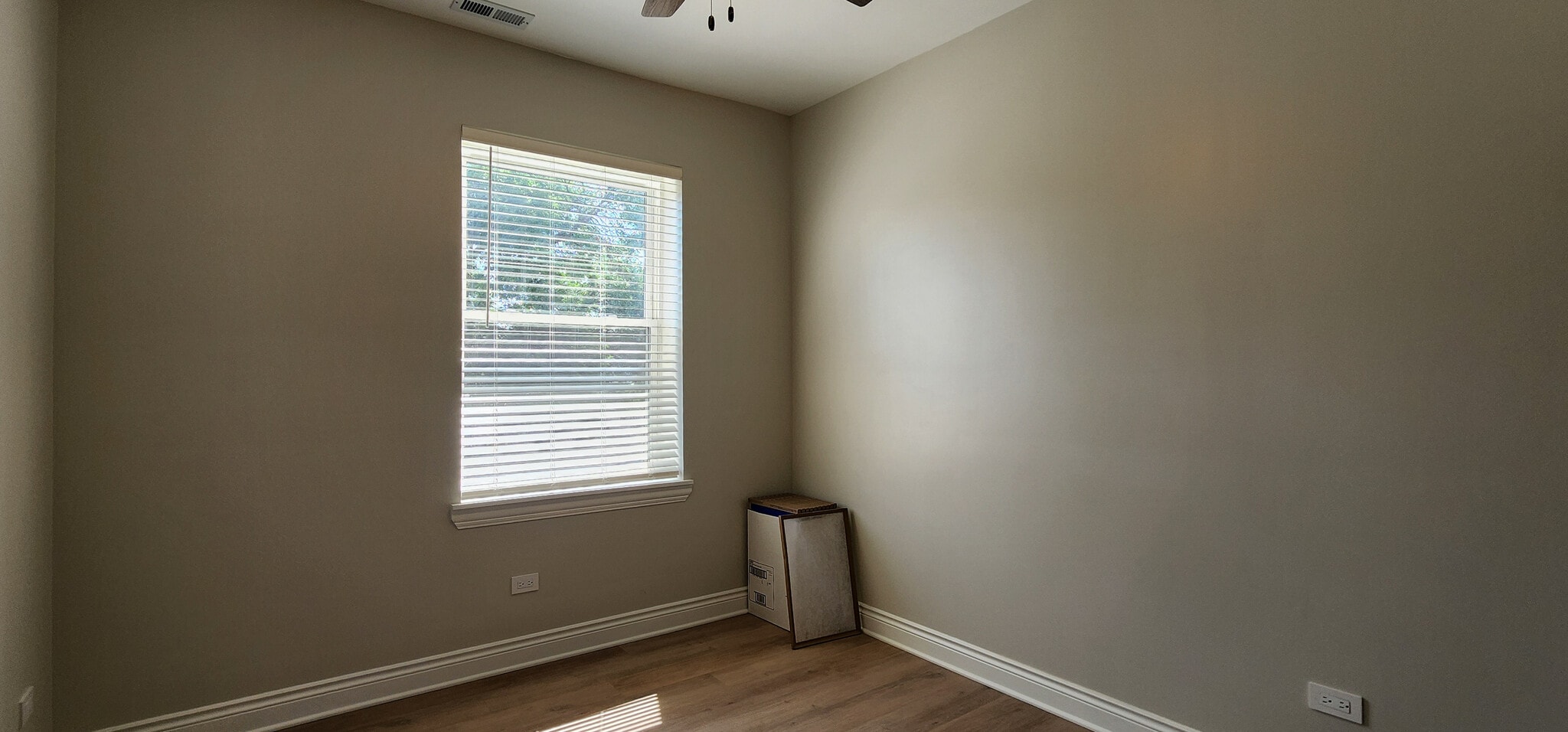 Building Photo - 2552 S Central Park Ave