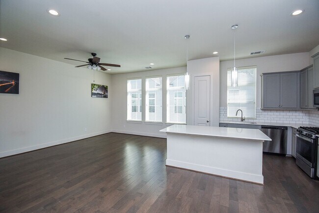 Building Photo - 6031 Cypress St