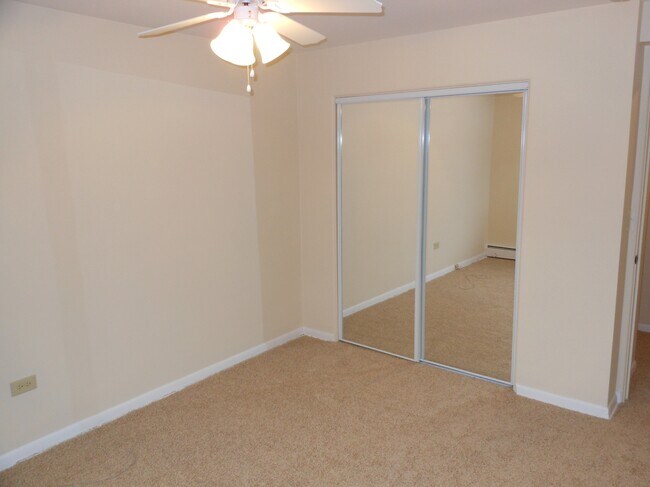 Nice Closet Space - 810 Seward St.