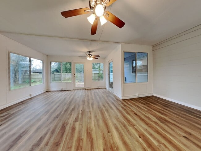 Building Photo - Charming 3BR Home in Jacksonville, FL | Sunroom | Garage | Large Fenced Yard | Pets Welcome