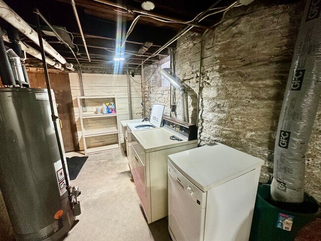 Building Photo - Spacious 3-Bedroom w/ Sundeck & In-Unit Laundry!