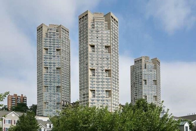 Primary Photo - 7002 JFK Blvd E