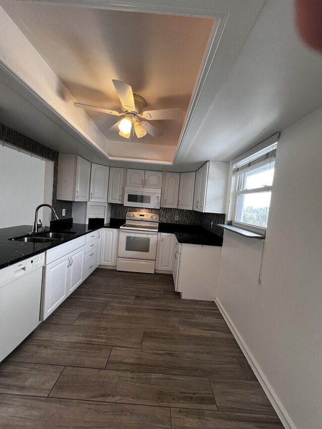 Building Photo - 4803 Triton Ct W