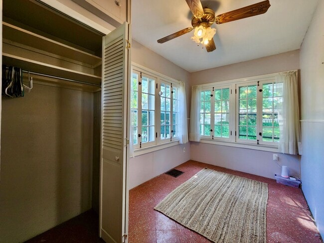 Building Photo - 3 bd 1 ba House | Charlotte | Off street P...