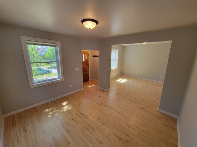 Building Photo - AVAILABLE JULY 1ST 3 Bedroom2 Bathroom + Office