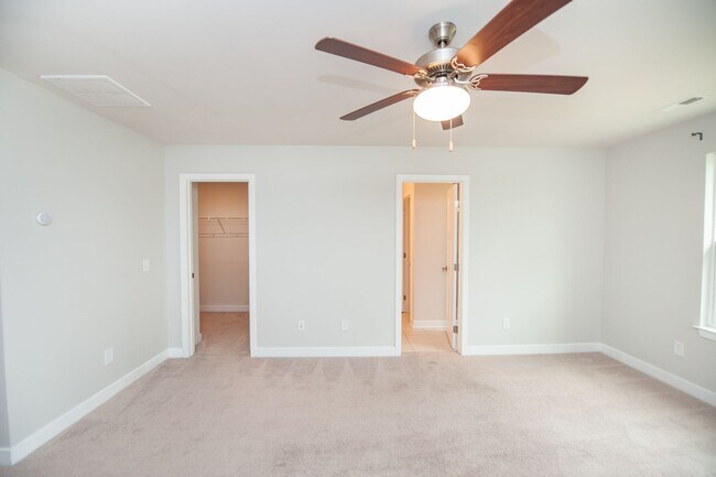 Building Photo - 3BR/2.5BA Modern Townhome on Spartanburg’s...