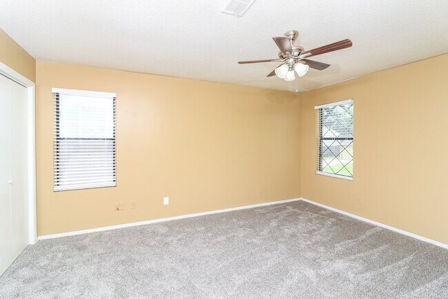 Building Photo - 5438 Farmview Close