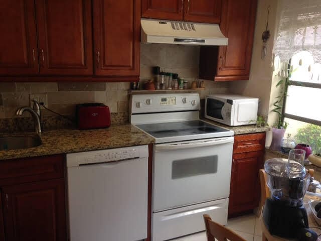 Building Photo - 8425 Casa Del Lago