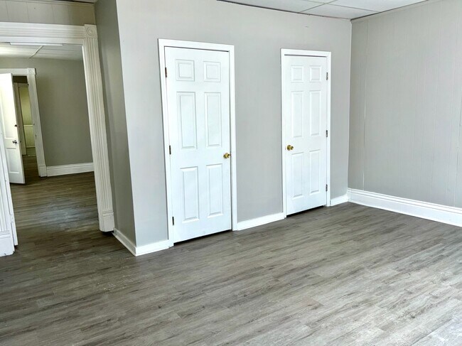 Building Photo - 2826 Saint Xavier St