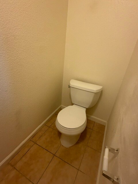 Building Photo - Gorgeous 3 Bedroom 2.5 Bathroom Plus Loft