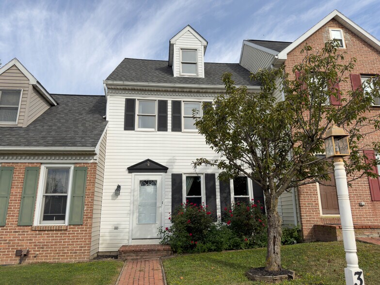 Building Photo - 390 Cardinal Rd