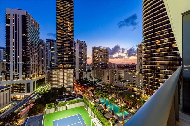 Building Photo - 801 S Miami Ave