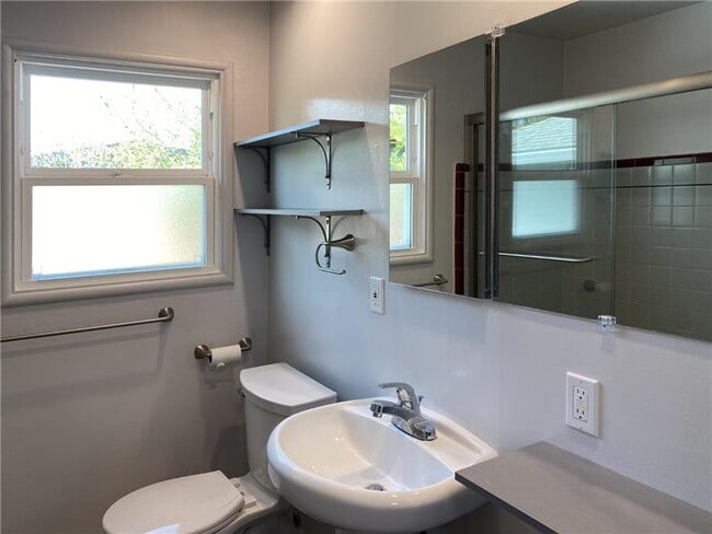 Building Photo - 2581 Buena Vista Ave