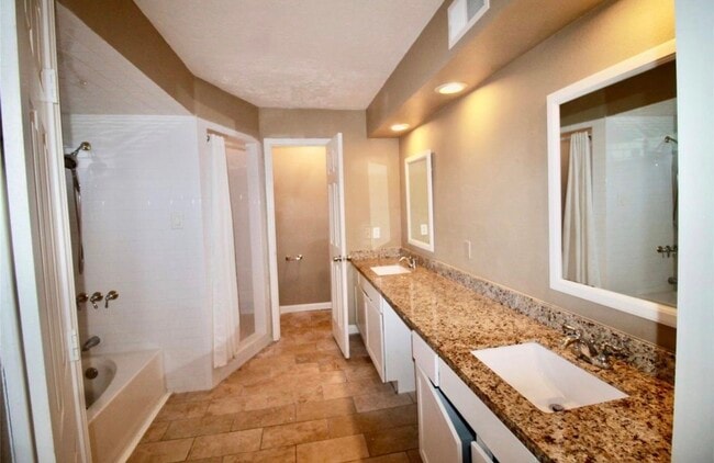 Building Photo - 4701 Spring Ln