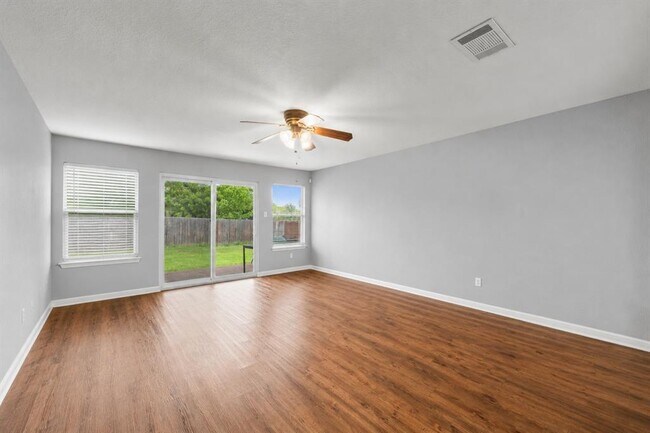 Building Photo - 3800 Hickox Dr