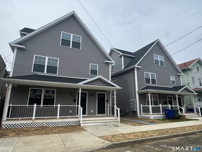 Building Photo - 279 Harriet St