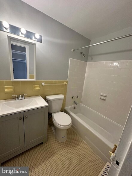 Building Photo - 1021 Arlington Blvd