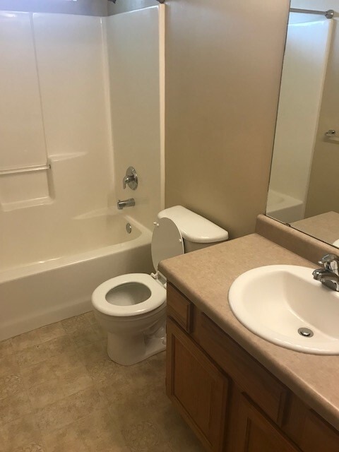 Building Photo - 3 Bedrooms, 2 Bathrooms, 2 Car Garage Clos...