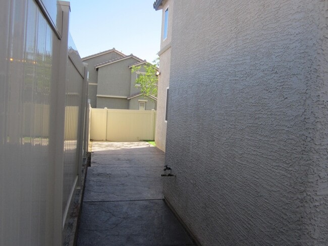 Building Photo - 8722 Brindisi Park Ave