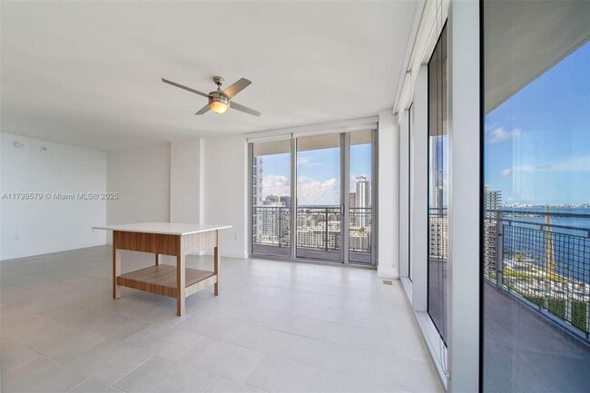 Building Photo - 2150 N Bayshore Dr