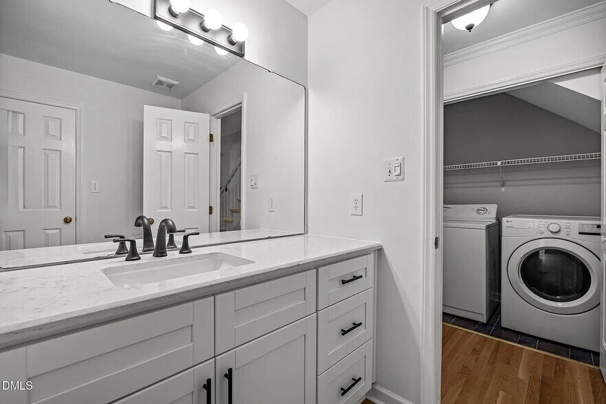 Private Bath - 1033 Oak Lake Ct