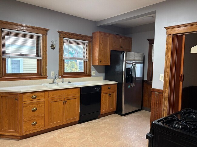 Building Photo - 250 Arlington St