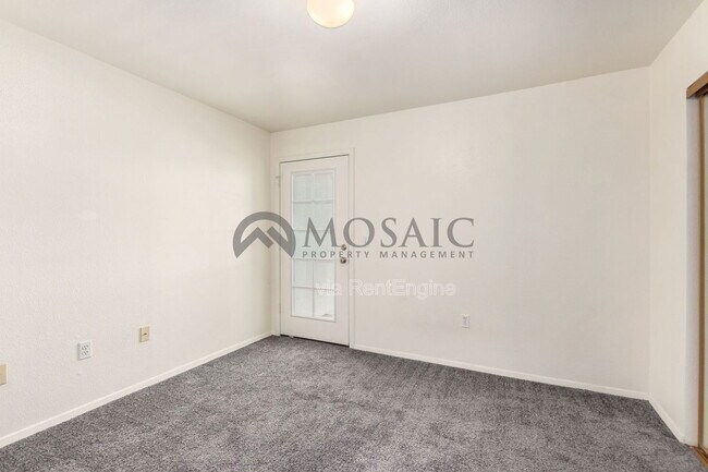 Building Photo - 461 W Holmes Ave