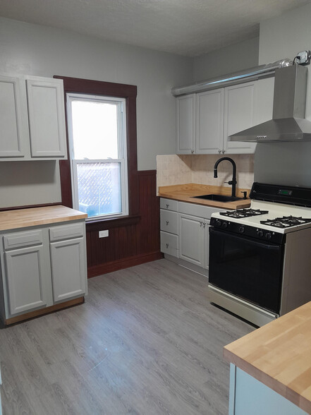 Kitchen - 1377 W 61st St