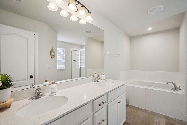 Building Photo - 1606 Chelsea Manor Cir