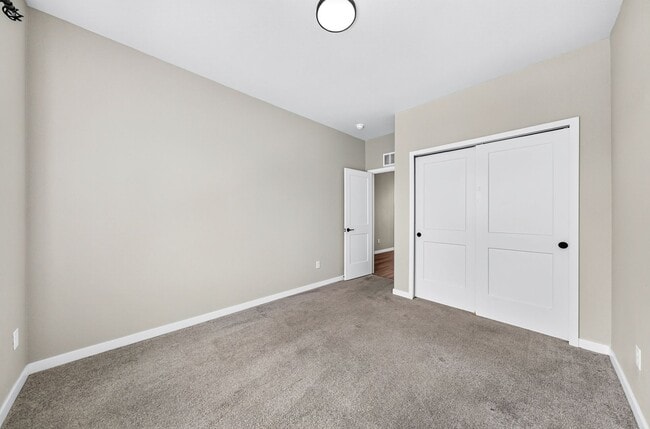 Building Photo - 466 Indian Grass St