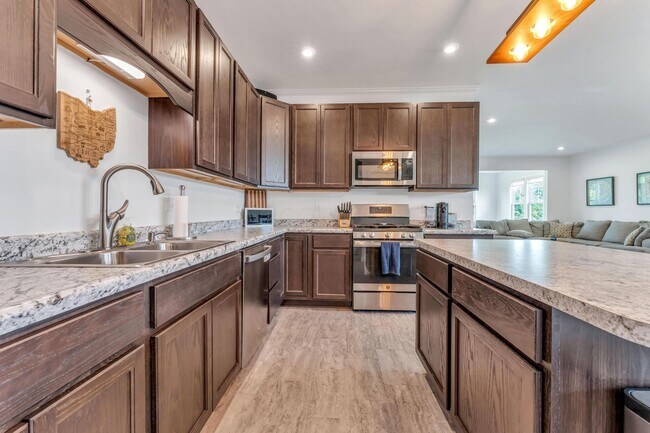 Building Photo - 8619 Landrace Dr