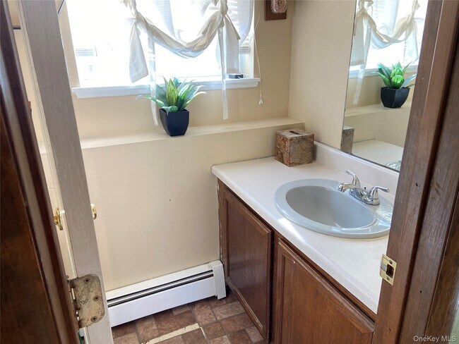 Building Photo - 38 Edmunds Ln